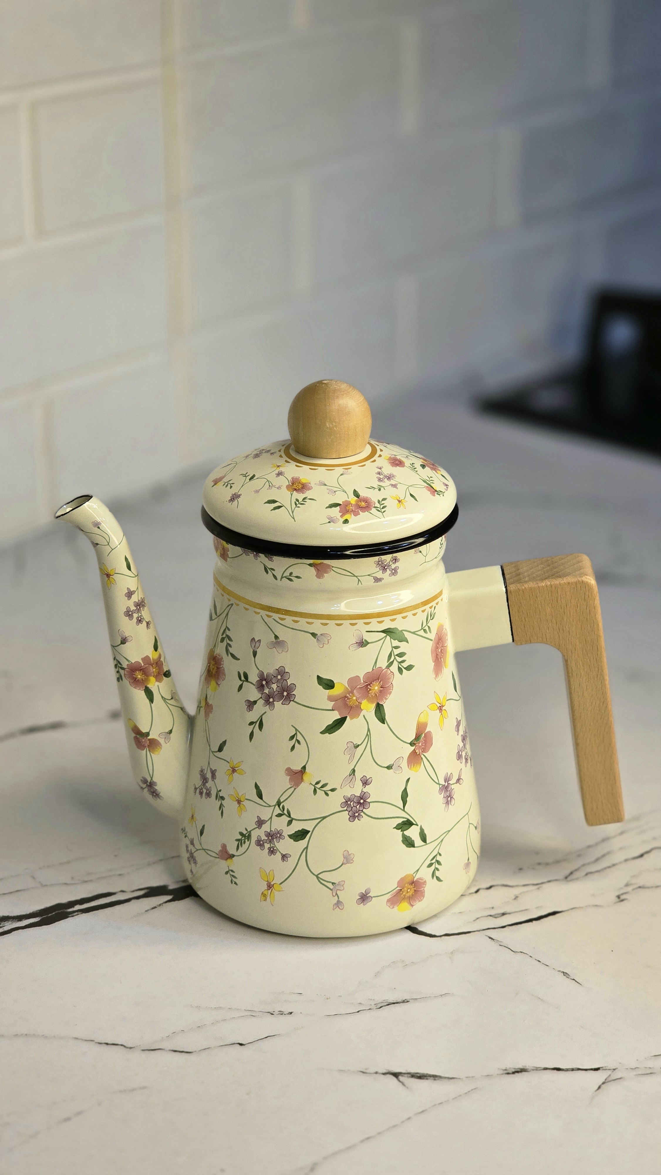 قوری لعابی ١لیتری طرح گل با دسته چوبی